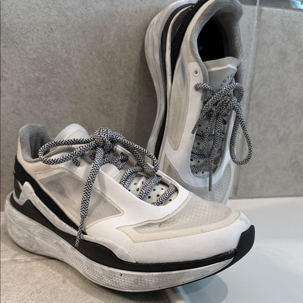 🤍🖤🩶Stella McCartney Size 6.5